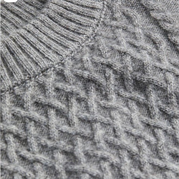 NWT H&M Cable Knit Sweater - Picture 7 of 9